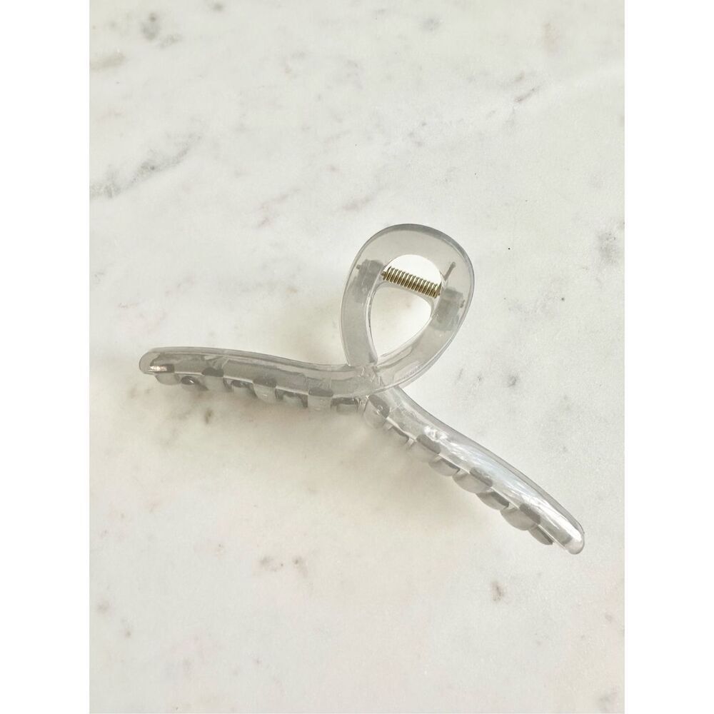 Grey minimalistic twist hair claw